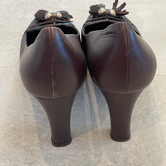 Ferragamo Ladies Leather Brown Tassel Croc 3” Block Heels Pumps 9.5 - Picture 13 of 14